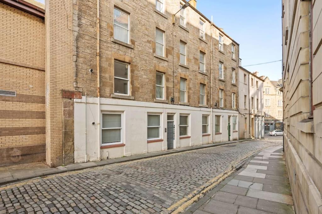 Two Bedroom Apartment-central Edinburgh-old Town-licensed Апартаменты *